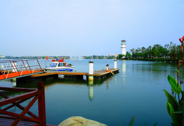 鱼丸洁白,鱼汤如乳:品味汤逊湖的至鲜之道